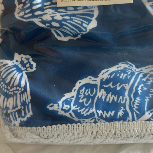 NWT Lilly Pulitzer Beach Blanket - Picture 3 of 3